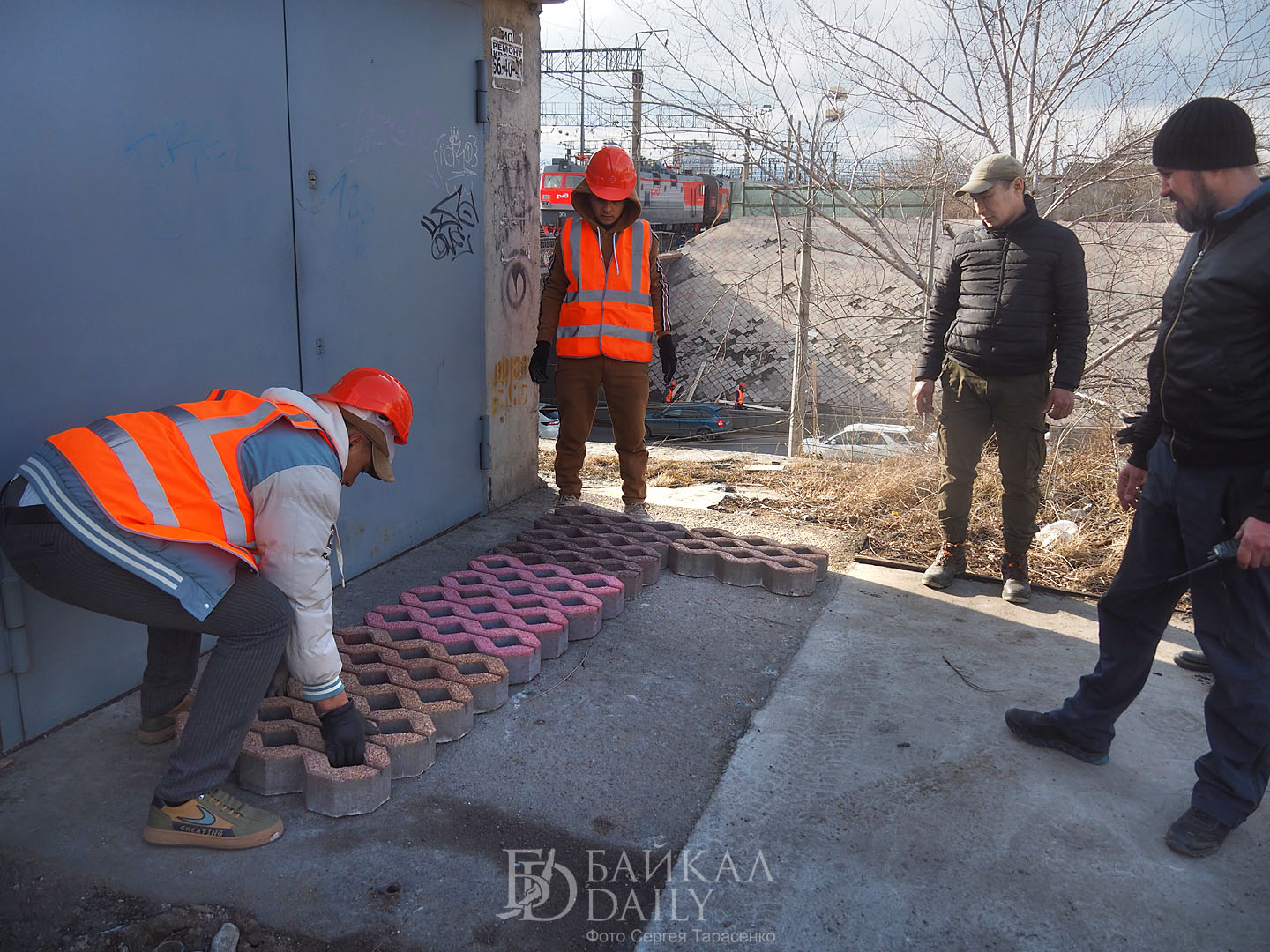 Демонтаж старой плитки на Элеваторе в Улан-Удэ идёт полным ходом ...