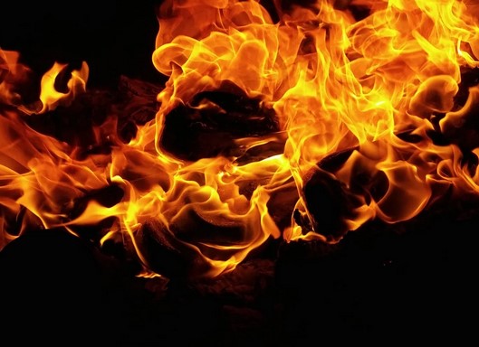 В Бурятии в отсутствие хозяев сгорела крыша дома 