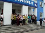 В Улан-Удэ работники «Водоканала» устроили на крыльце предприятия акцию протеста