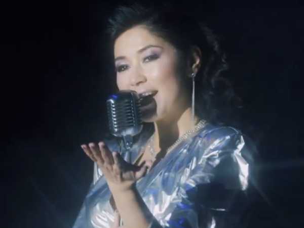«Привет из 80-х»: Мэдэгма Доржиева представила клип на свою новую песню 