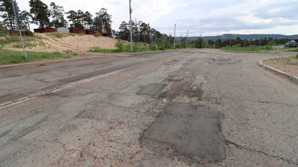 В Улан-Удэ залатали ямы на дороге в Энергетике 