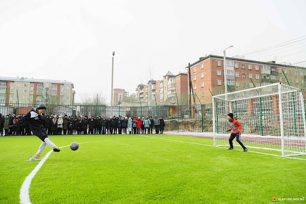 В двух улан-удэнских школах появились новые стадионы