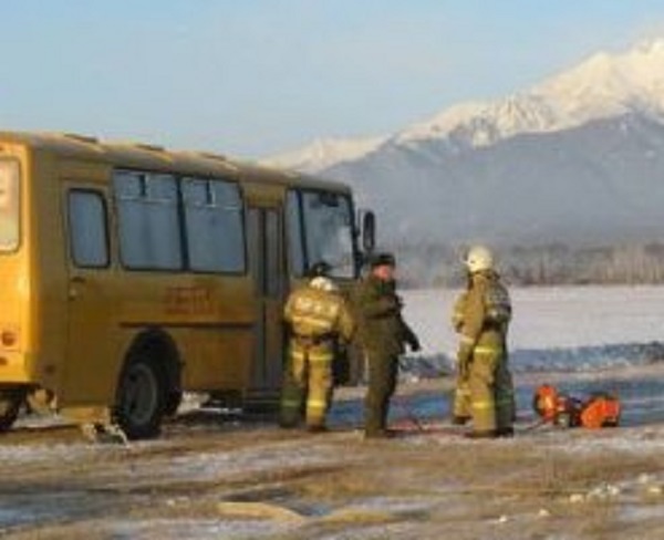 В Бурятии «отрепетировали» крупное ДТП со школьным автобусом