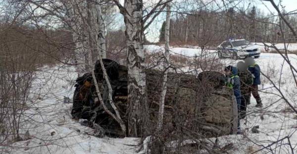 В Бурятии в опрокинувшемся автомобиле пострадали два человека 