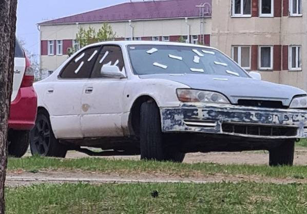 На севере Бурятии припаркованное во дворе авто обклеили женскими прокладками