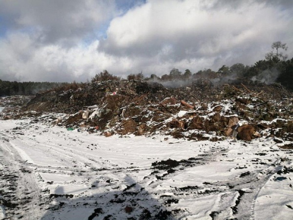 В Иркутской области почти неделю тушат мусорный полигон 