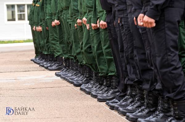 В Улан-Удэ состоялась торжественная отправка призывников в войска 