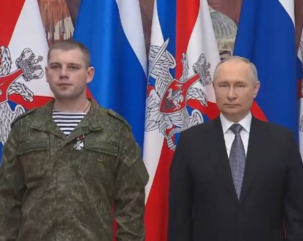 Путин вручил военному из Бурятии орден Мужества
