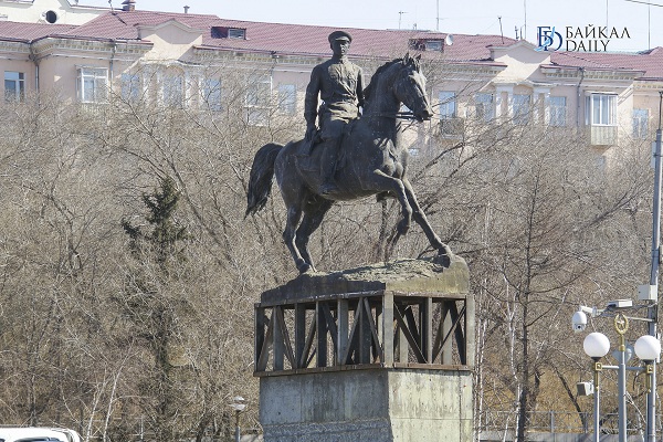 В Улан-Удэ ко Дню Победы обновят памятник Константину Рокоссовскому