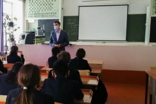 В Бурятии школьников убеждали не пробовать электронные сигареты