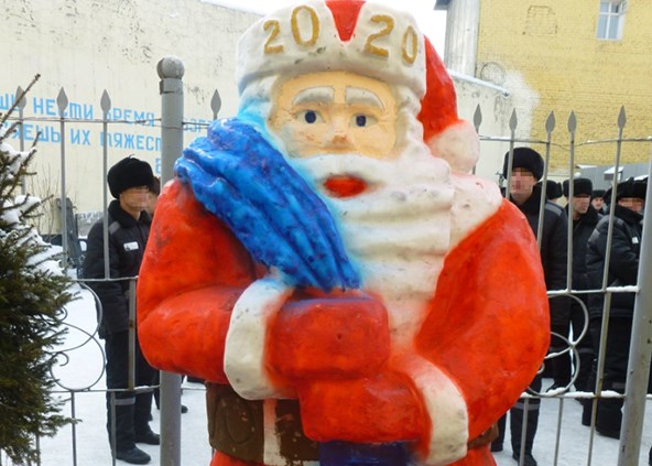 В иркутской колонии устроили конкурс снежных фигур 
