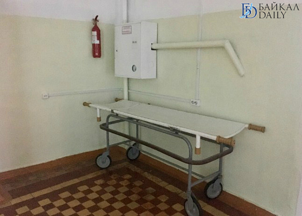 В Забайкалье в больнице пациента уронили с каталки