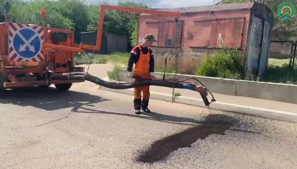 В столице Бурятии продолжают латать ямы