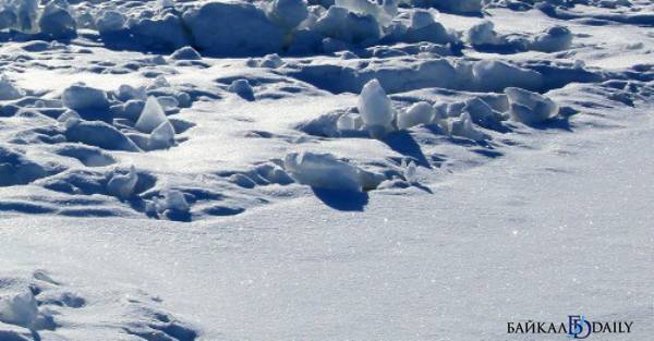 На Байкале женщина провалилась под лёд
