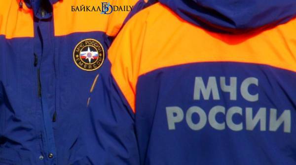 Шторм на Байкале четвёртый день не пускает спасателей к дрейфующим рыбакам 