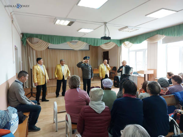 В 14-й гимназии Улан-Удэ прошёл концерт для пенсионеров