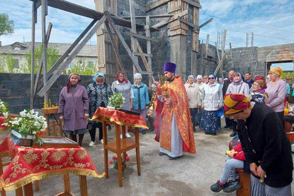 В посёлке Бурятии прошла первая литургия в строящемся храме