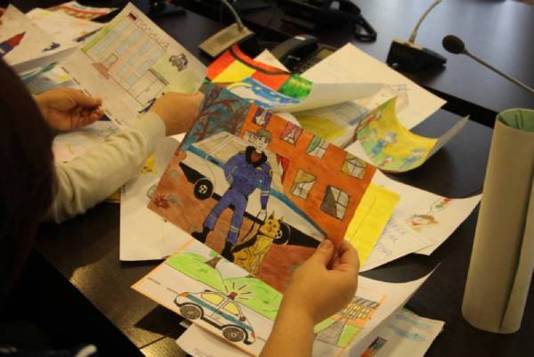 В Бурятии стартовал конкурс рисунков «Мои родители работают в полиции»