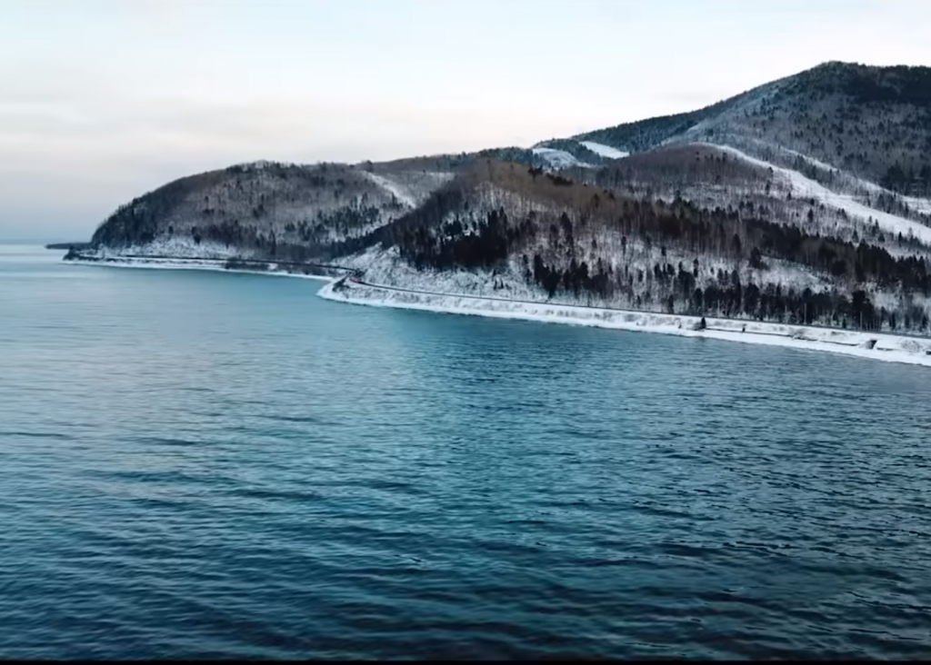 Улан удэ холодно вода. Улан-Удэ Байкал. Улан Удэ озеро Байкал. Байкал со стороны Улан Удэ. Улан-Удэ Байкал зимой.