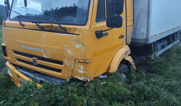 В пригороде Улан-Удэ в ДТП с КамАЗом пострадали три человека