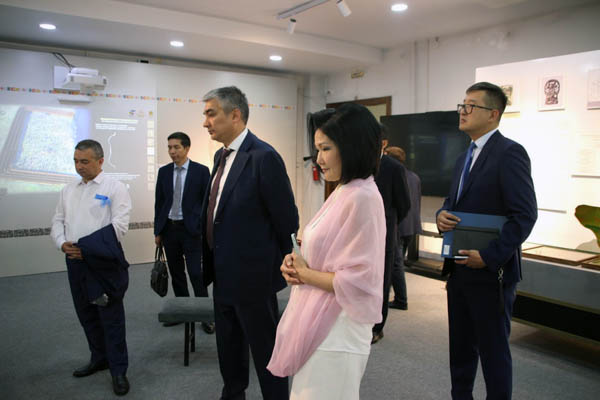 Музей Бурятии посетила официальная делегация Узбекистана