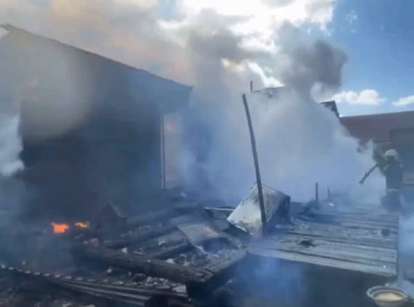 В пригороде Улан-Удэ полыхали два дома 