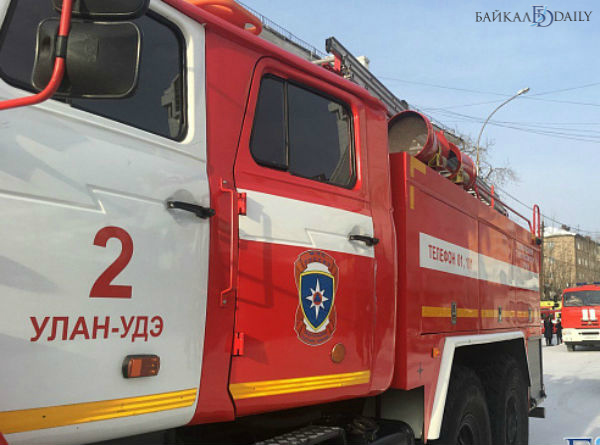 В Улан-Удэ на пожаре в пятиэтажке погиб мужчина