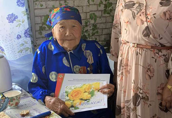 В Бурятии мать 8 детей отметила 90-летний юбилей