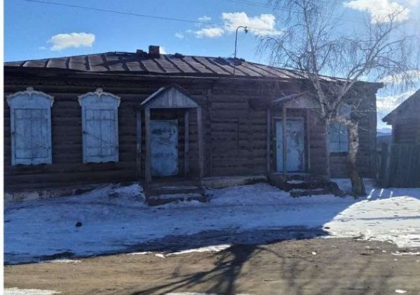 В Бурятии для казачьей избы-музея выделили гниющее здание 