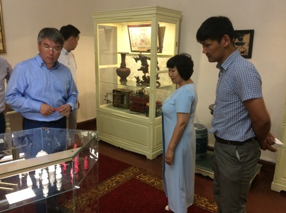 Алексей Цыденов посетил Кяхтинский краеведческий музей 