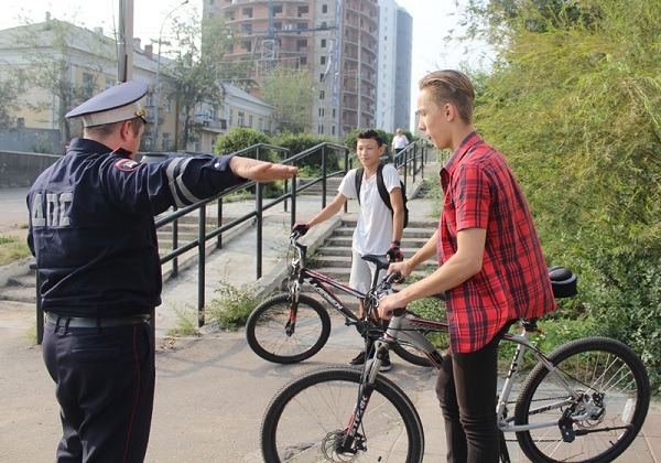 В Улан-Удэ юными велосипедистами подарили «безопасные» аксессуары 