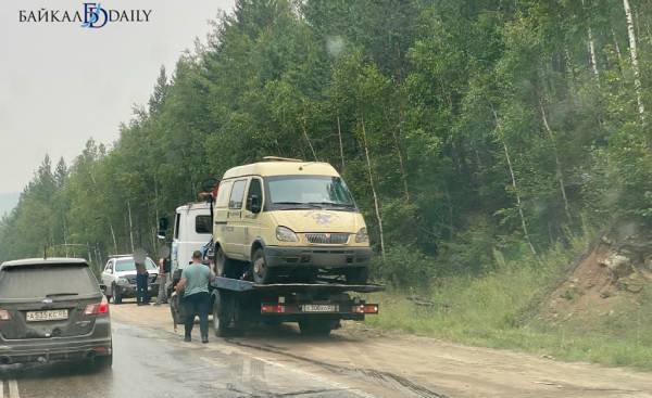 В Бурятии перевернулась инкассаторская машина 