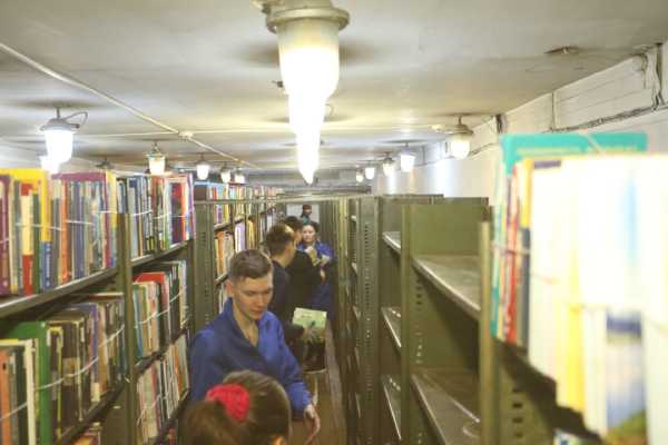 В Улан-Удэ волонтёры помогают в переезде библиотеки в новое здание