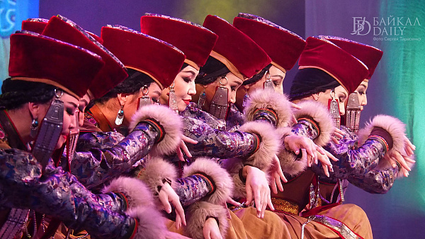 Театр «Байкал» всю неделю будет выступать на «Дальневосточной ярмарке» 
