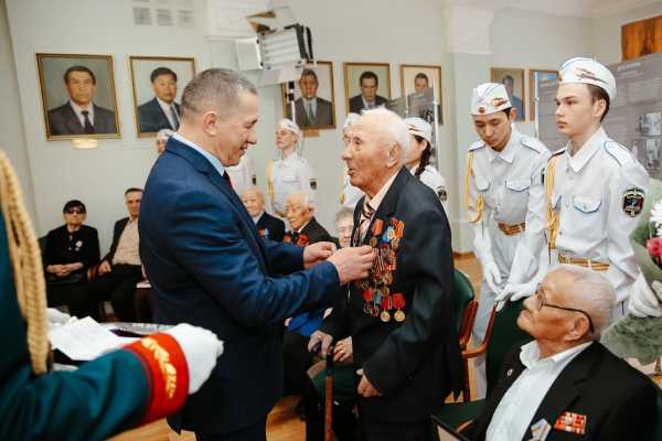 В Улан-Удэ наградили медалями ветеранов войны 