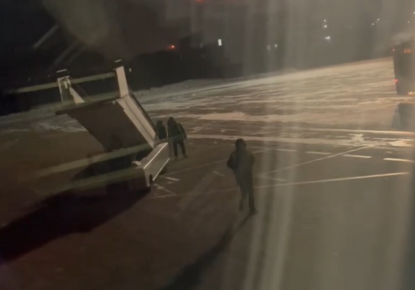 В Сети обсуждали медлительный трап в улан-удэнском аэропорту 