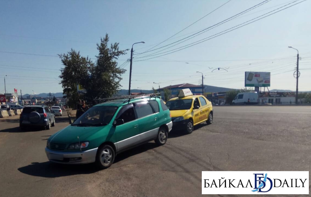 Номер такси улан. Желтое такси Улан-Удэ. Такси Ипсум в Улан-Удэ. Новый таксопарк в Улан. Такси Байкал-Daily.