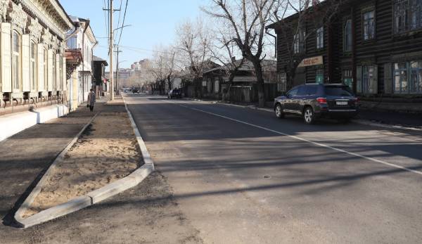 В Улан-Удэ отремонтировали дорогу на улице Банзарова