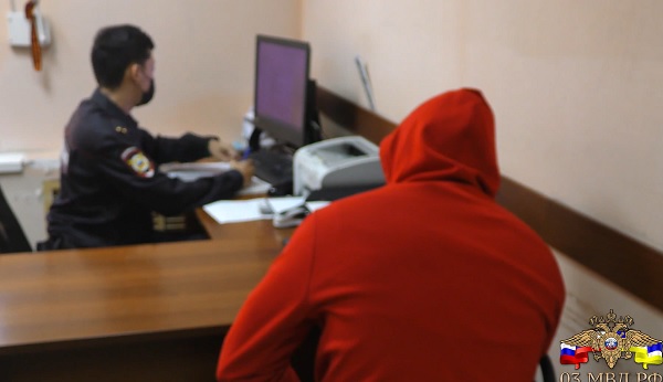 В Улан-Удэ оштрафовали парня, помочившегося с крыши поликлиники 