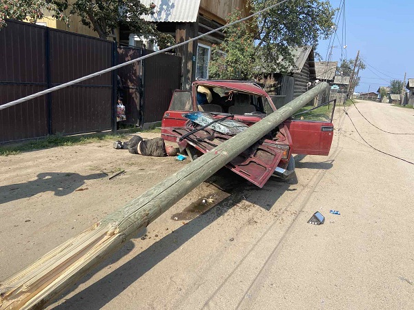 В Бурятии пьяный лихач снёс столб и оставил без света село 