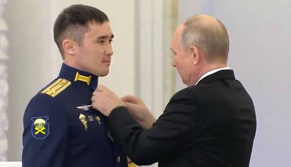 Подполковник из Бурятии получил звезду Героя России