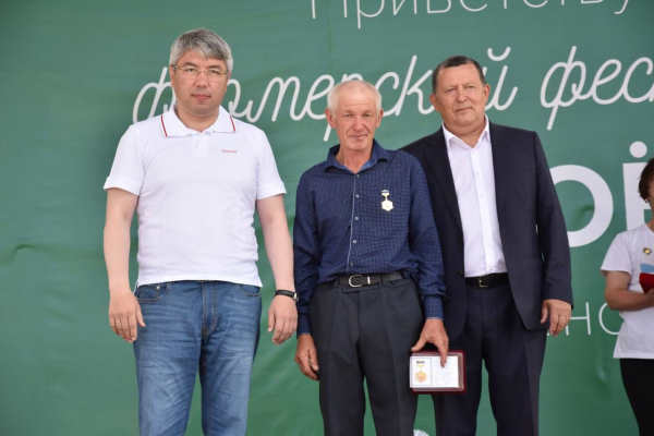 В Бурятии впервые состоялось вручение юбилейных медалей минсельхоза 