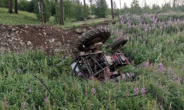 В Бурятии погиб водитель перевернувшегося трактора