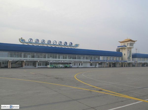 В улан-удэнском аэропорту у вылетающего самолёта спустило шасси