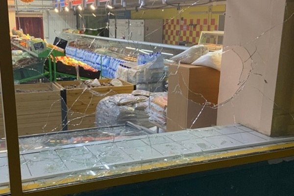 В Улан-Удэ продавец разбил стёкла в магазине конкурентов
