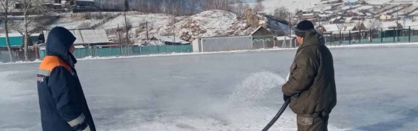 В Закаменском районе Бурятии хоккеисты протестировали каток