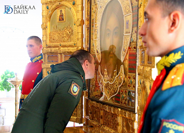 4,5 тысяч жителей Бурятии поклонились главной иконе Вооружённых сил 