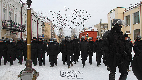 Суд отменил штраф улан-удэнке, случайно попавшей на акцию протеста 