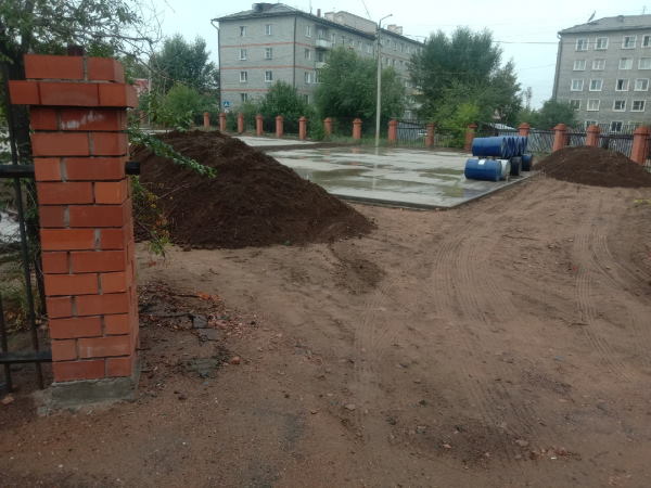 В Улан-Удэ возле школы нашли опасную парковку 