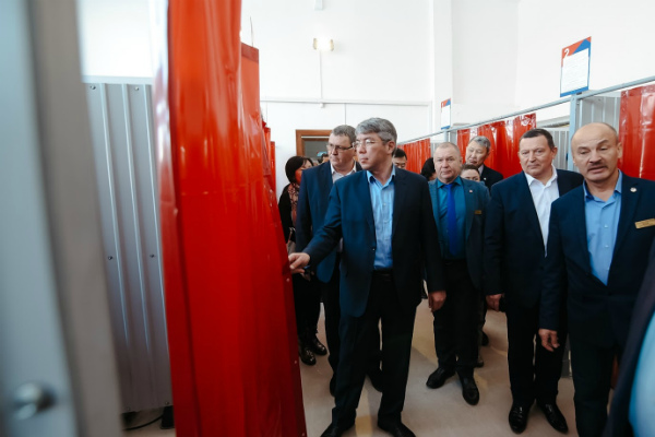 Алексей Цыденов посетил обновлённые объекты в Селенгинске 